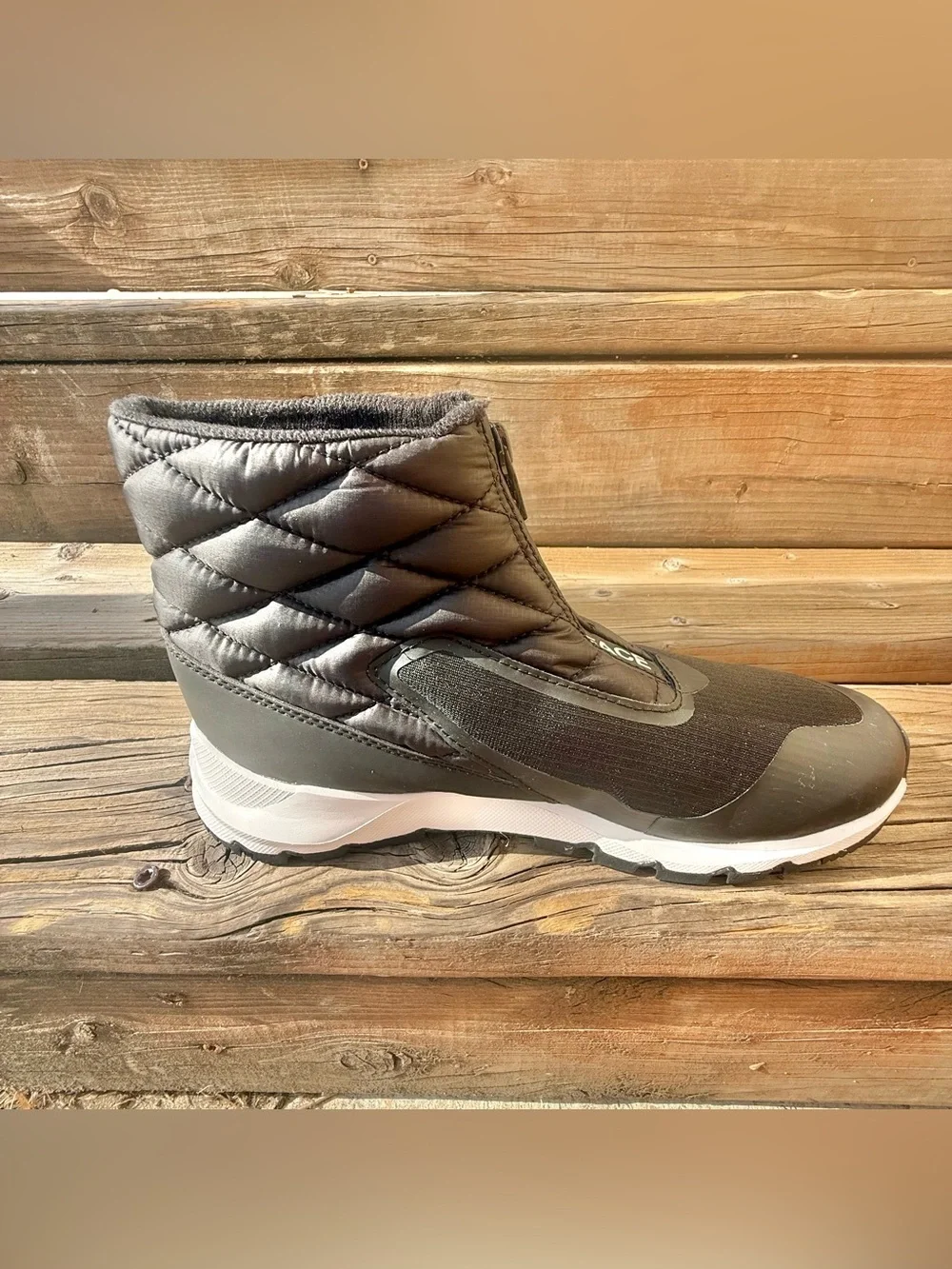 The North Face ThermoBall Eco Zip Black Winter Boots Women’s 8